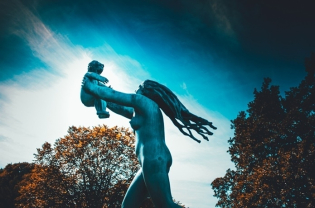 21st Century Ethics and the New Jus Vitae Necisque?