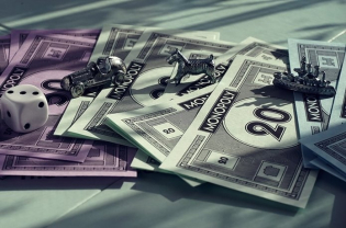 Long-Term Interest Rate Fell Below 3%